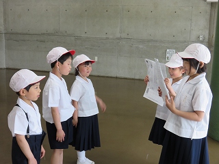 2016学校探検３.jpg