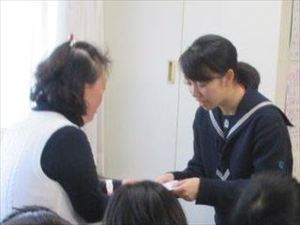 sヨゼフ祭売上をお渡しする.jpg